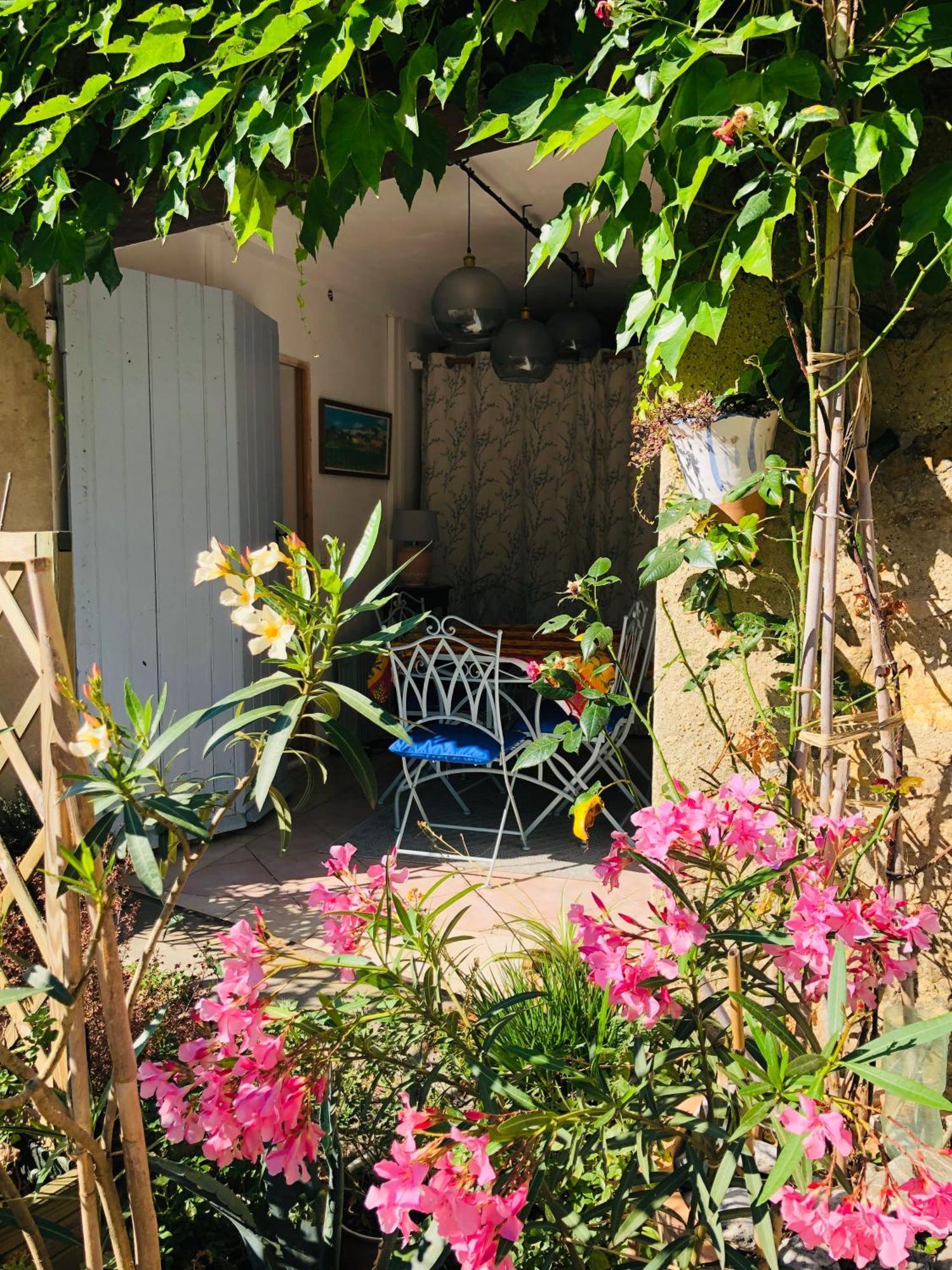 La Maison Vigne Vierge Lagrasse Exteriör bild
